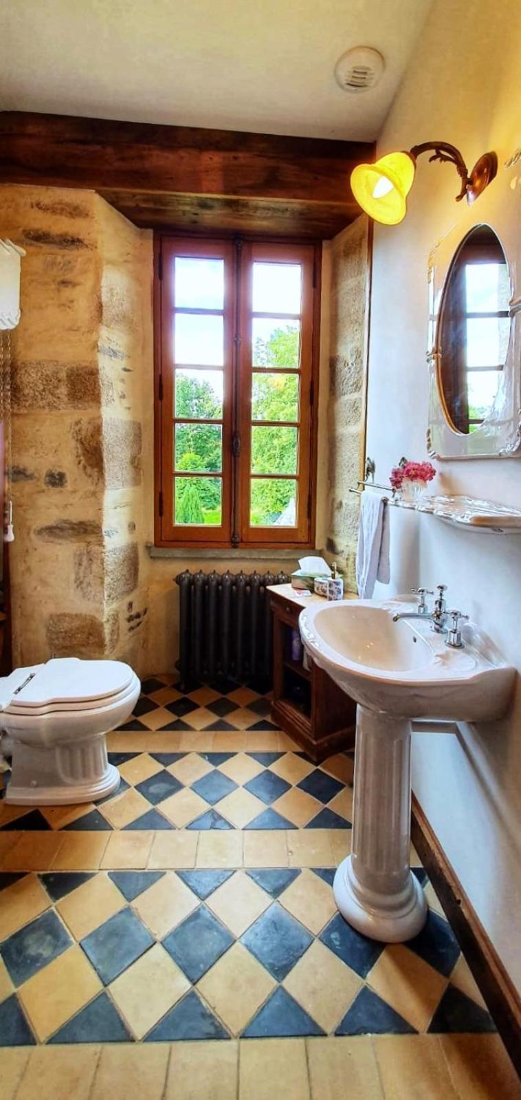 Chateau Isigny, Ideal Pour Les Familles Avec Enfants Et Les Animaux De Compagnie, Situe A Proximite Du Mont Saint-Michel Екстериор снимка
